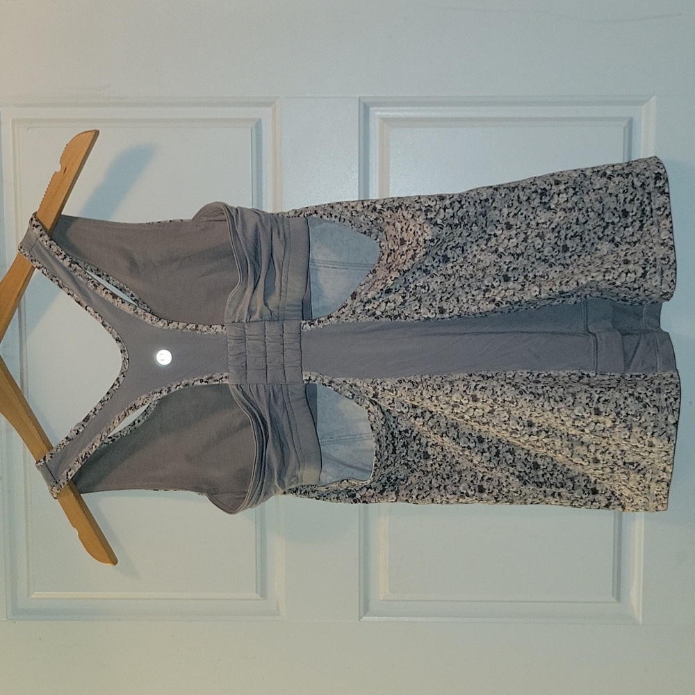 Lululemon Tank - Picture 4 of 9